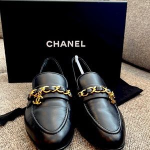 Chanel black loafers lambskin leather and classic chain detail.